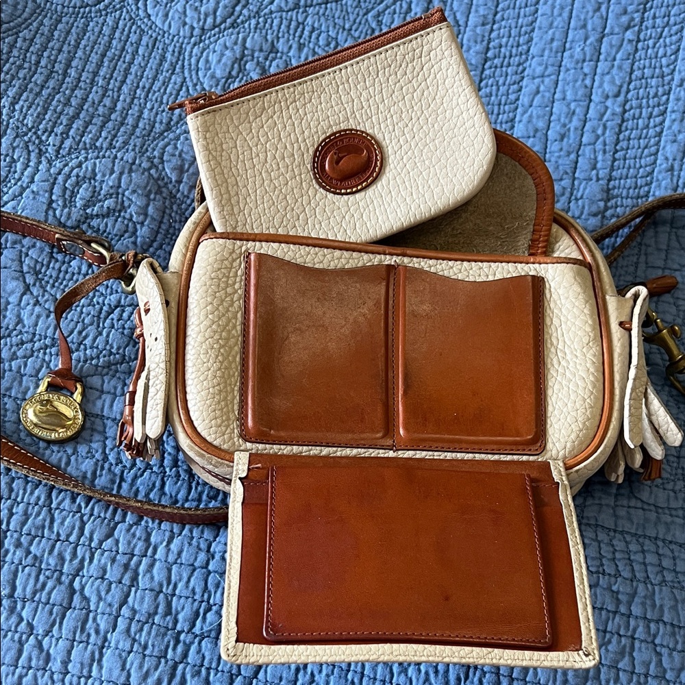 Dooney & Bourke Cream and Brown Leather Crossbody Bag - Picture 4 of 9